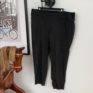 Black and white polka dot stretchy crops 24W